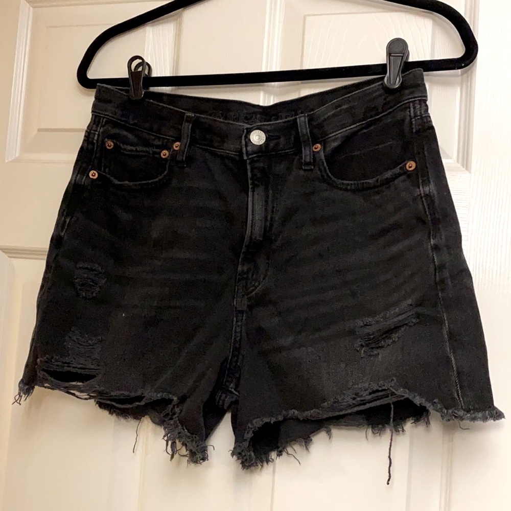 AE Black ‘90s boyfriend Distressed Denim shorts 8